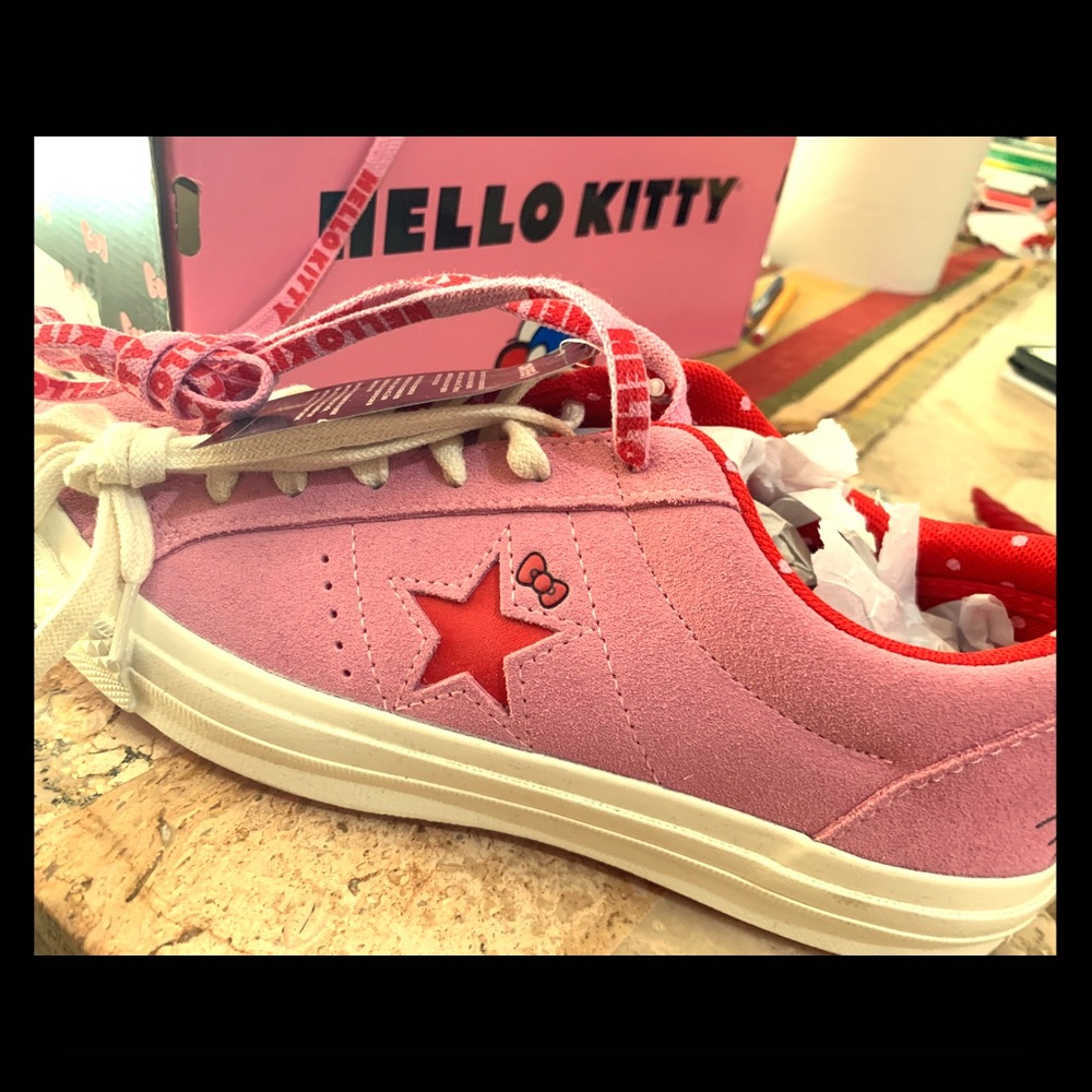 Converse x Hello Kitty One Star Pink
